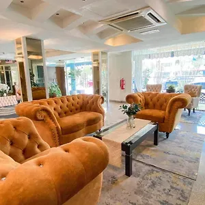 3* Hotell Queenspark Lovita